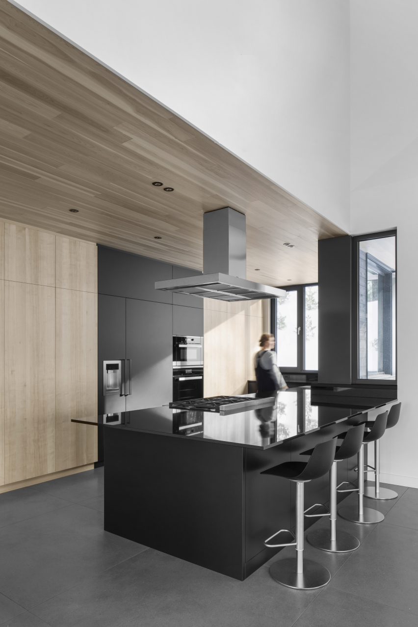 Villa Vingt by Bourgeois Lechasseur architects