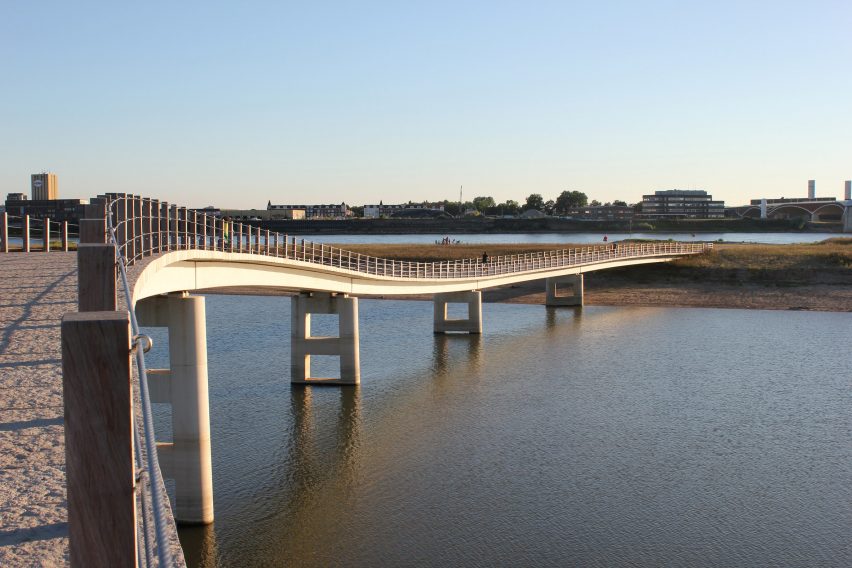 Zalige bridge by Next Architects