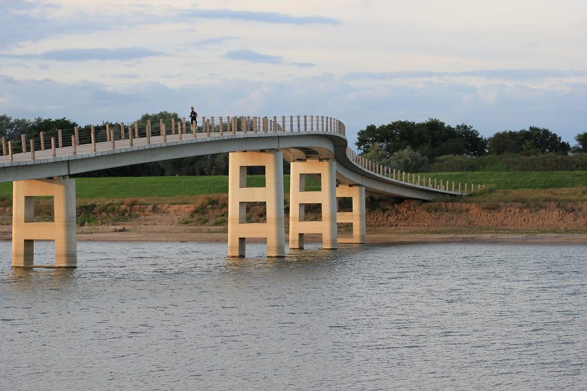 Zalige bridge by Next Architects