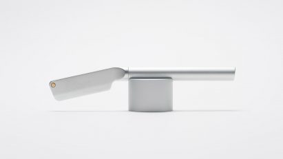 London-based industrial design agency Morrama has launched an aluminium straight razor that will help to reduce the amount of plastic going into landfill.