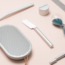 London-based industrial design agency Morrama has launched an aluminium straight razor that will help to reduce the amount of plastic going into landfill.