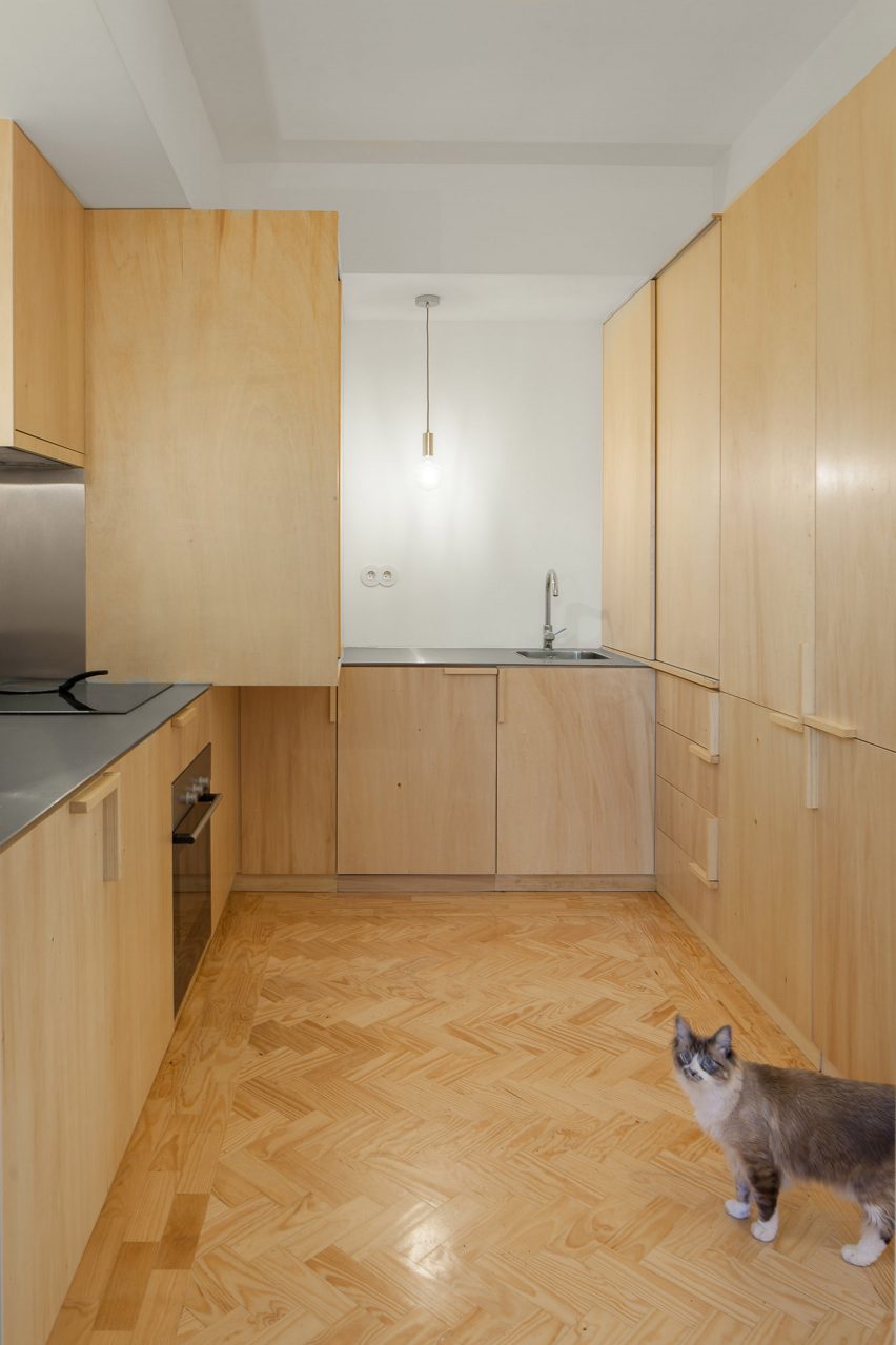 Apartment Largo Soares do Reis by Cubículo Architects