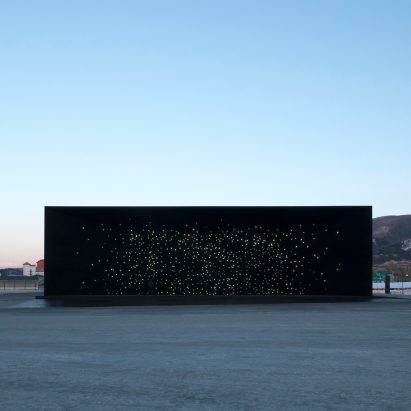 Latest Dezeen Mail features Lufthansa’s new logo and a “super-black” Olympic pavilion