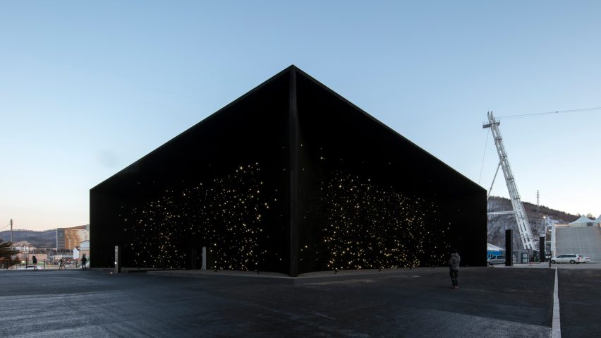 Latest Dezeen Mail features Lufthansa’s new logo and a “super-black” Olympic pavilion
