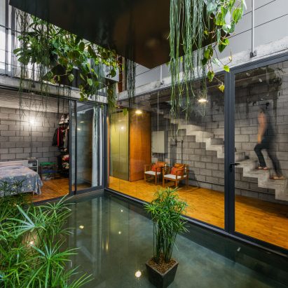 Terra e Tuma creates narrow concrete house in São Paulo | Dezeen