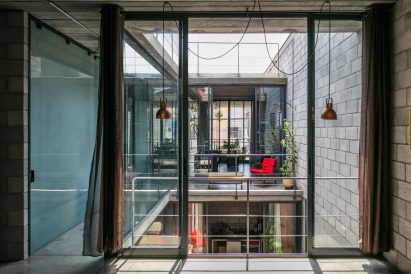 Terra e Tuma creates narrow concrete house in São Paulo | Dezeen