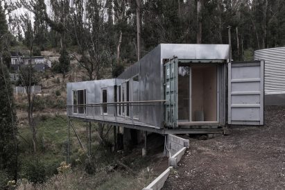 Shipping container house by Studio Edwards