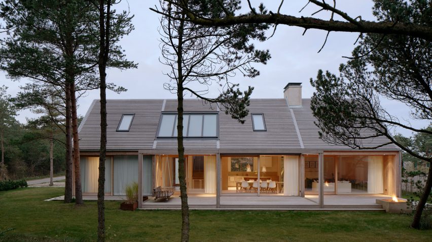 Johan Sundberg uses Siberian larch to clad gabled summer house on Sweden’s coast