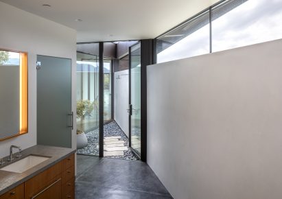 Lichen House by Schwartz and Architecture
