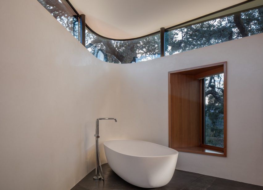 Lichen House by Schwartz and Architecture