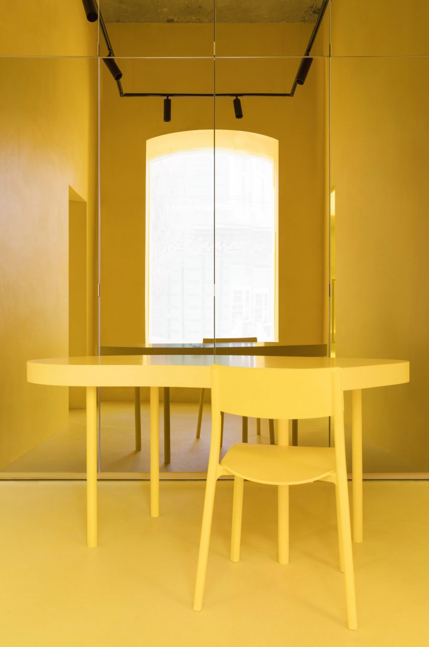 Likeshop Showroom by Eduard Eremchuk