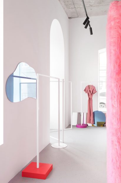Likeshop Showroom by Eduard Eremchuk