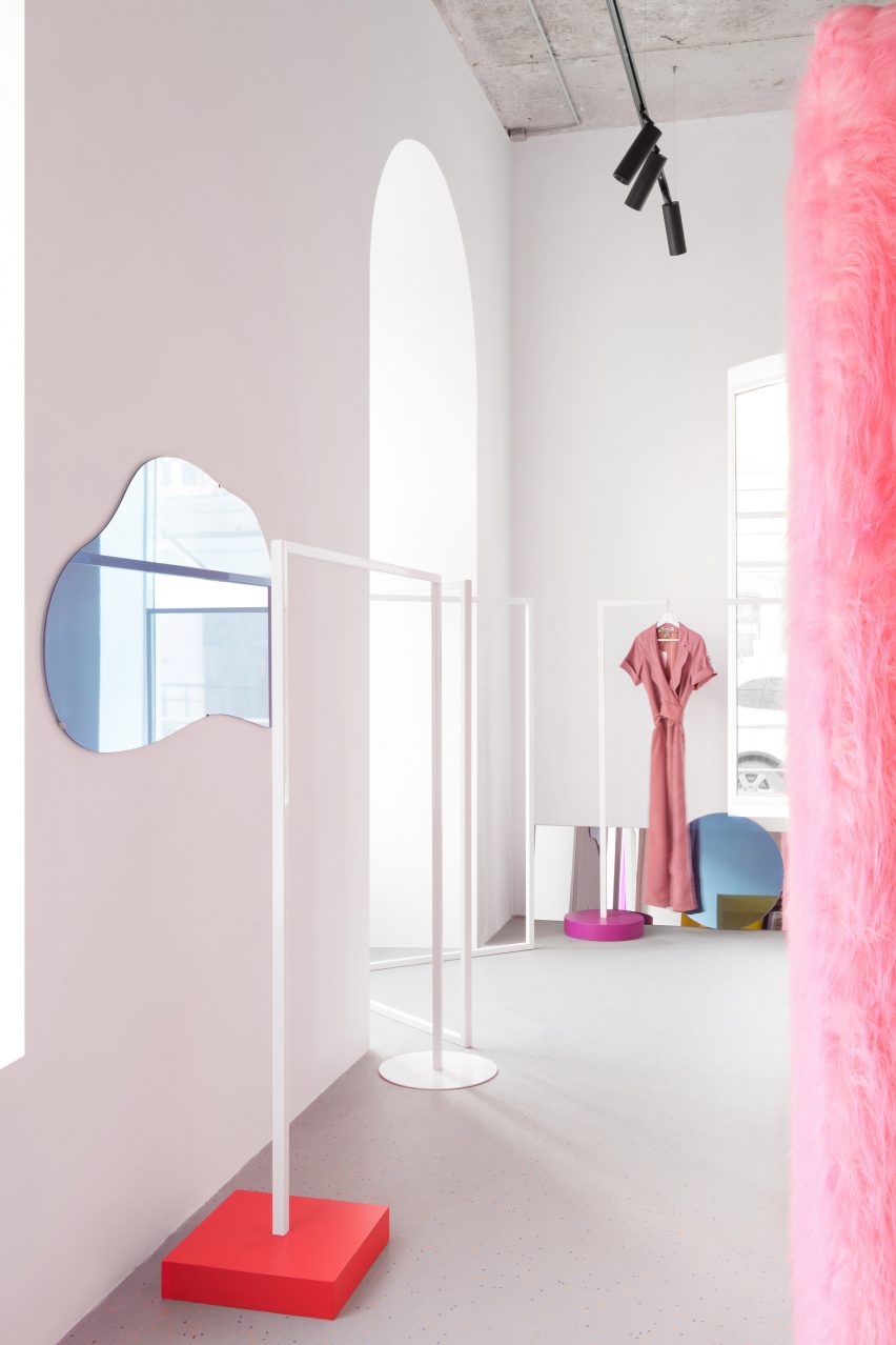 Likeshop Showroom by Eduard Eremchuk