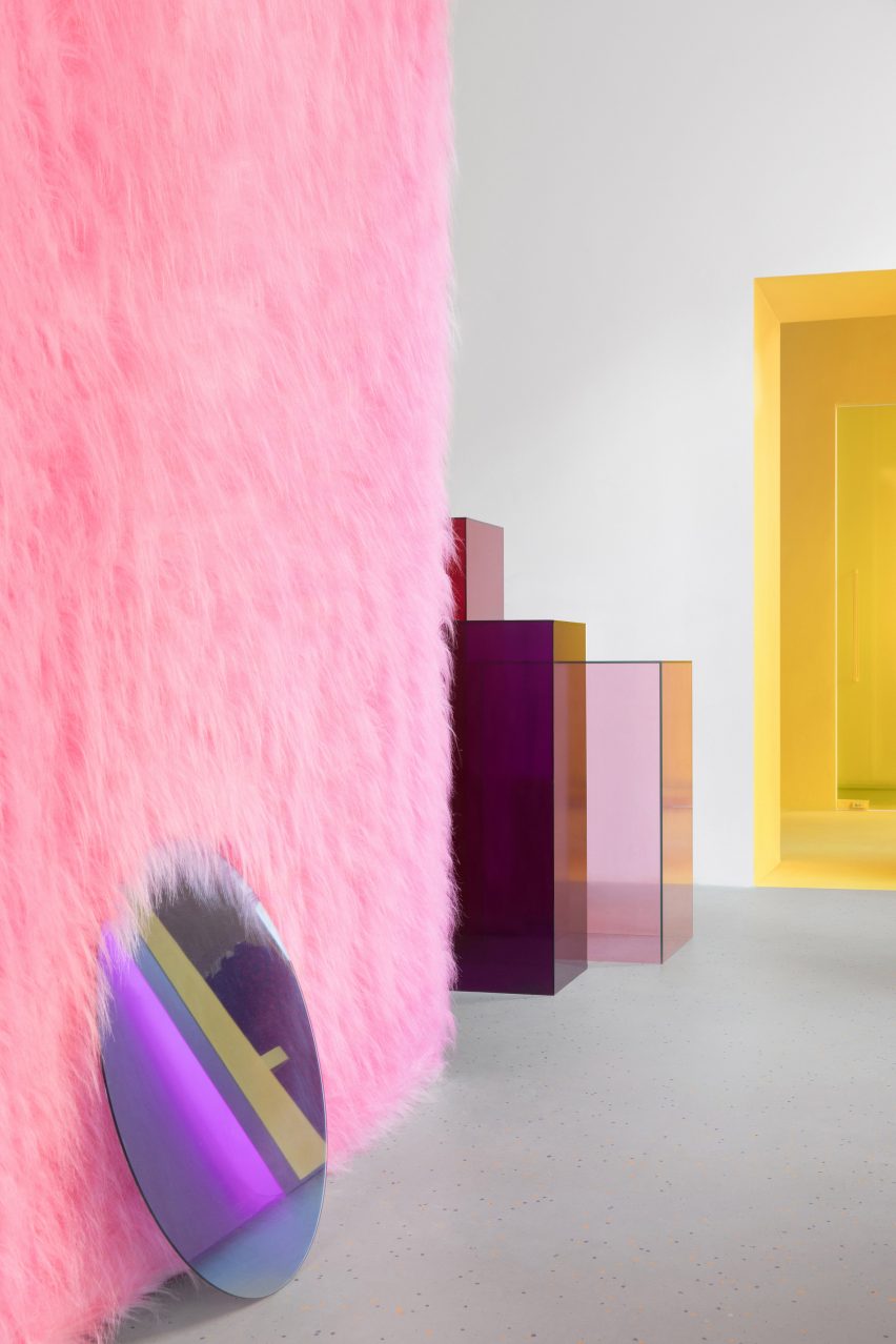 Likeshop Showroom by Eduard Eremchuk