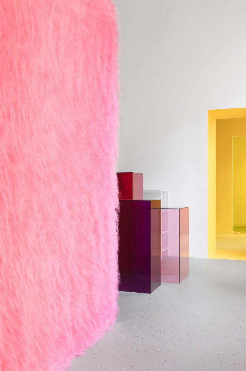 Likeshop Showroom by Eduard Eremchuk