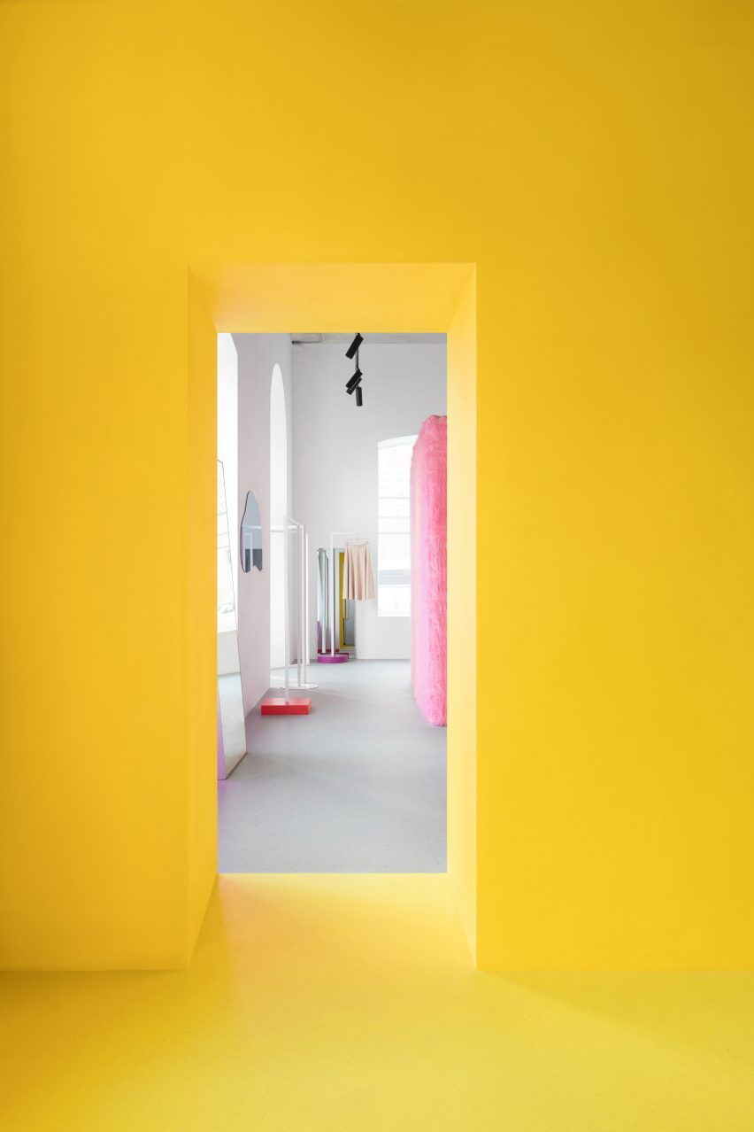 Likeshop Showroom by Eduard Eremchuk