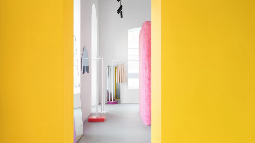 Likeshop Showroom by Eduard Eremchuk
