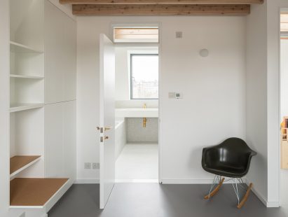 Matchbox house, Stoke Newington by Archmonger