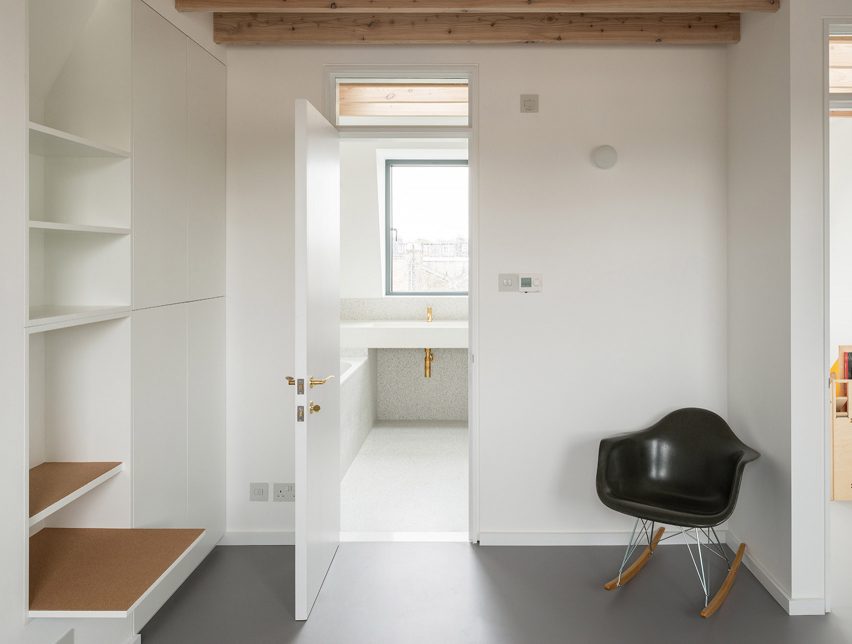 Matchbox house, Stoke Newington by Archmonger