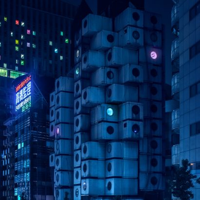 Latest Dezeen Mail features futuristic photos of Tokyo and a mirror-covered office tower