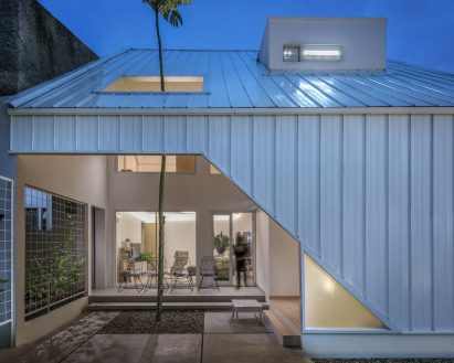 Norhouse in Indonesia by Aaksen Responsible Aarchitecture