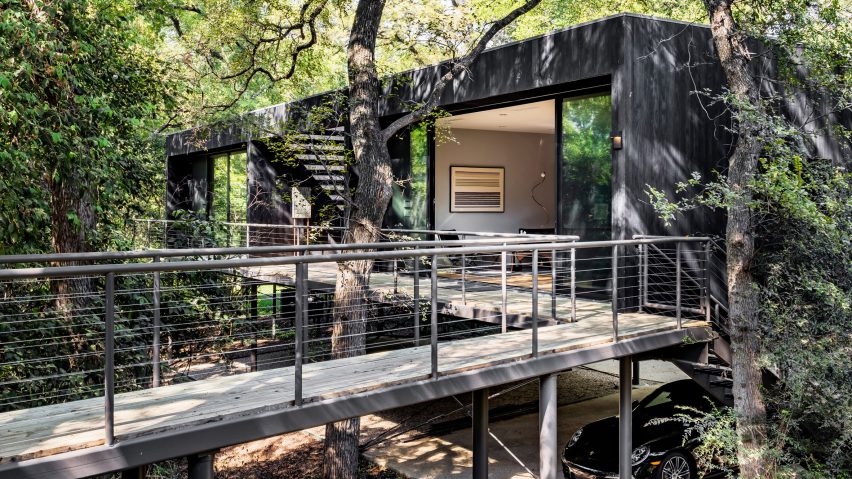 Wernerfield elevates Treebox guest house on wooded site in Texas