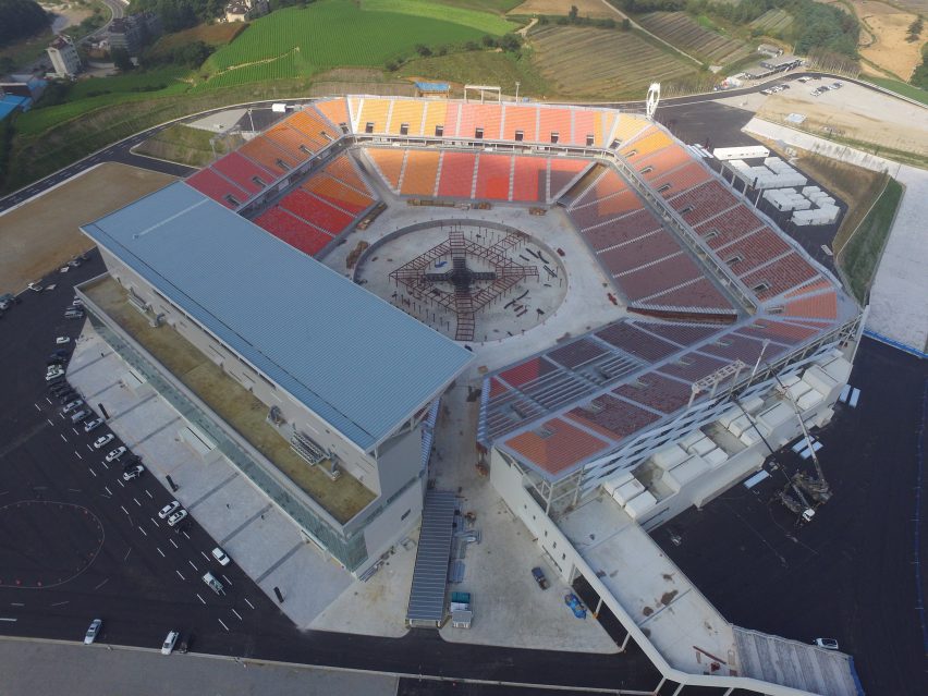 Demountable stadium hosts opening ceremony for Pyeongchang Winter Olympics