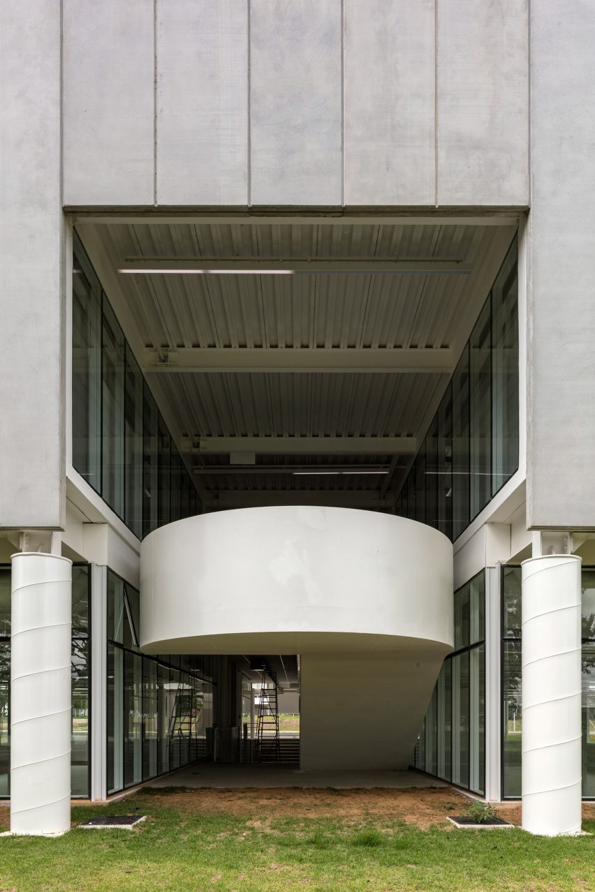 Tech Institute of Aeronautics by Metro