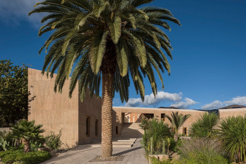 Teotitlan del Valle Community Cultural Center by Productura