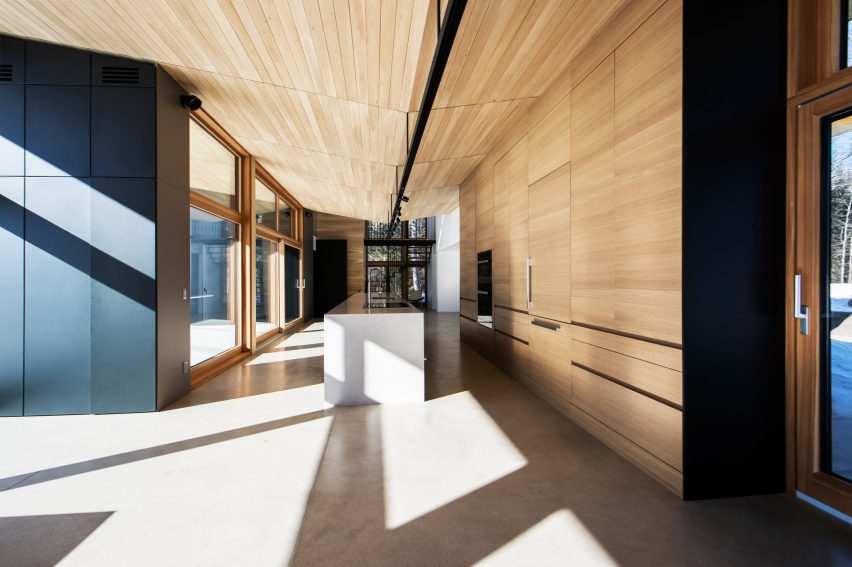 The Wooden Wing by YH2