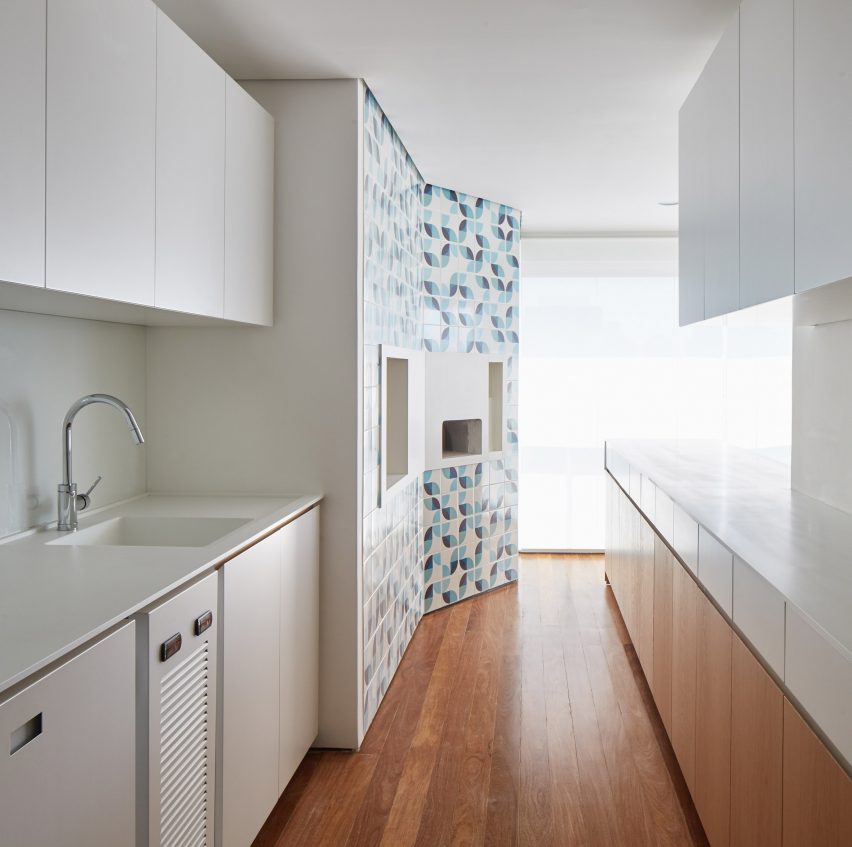 AML Apartment by David Ito Architecture