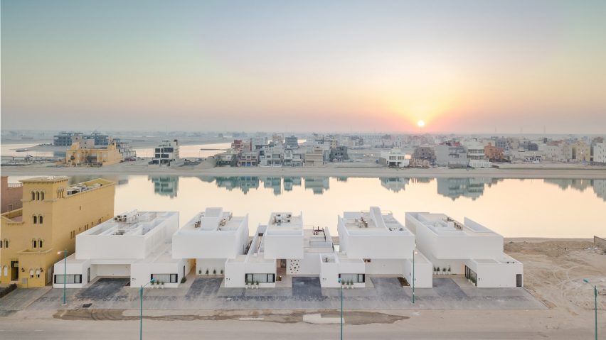 Associated Architects Partnership designs terrace of minimalist homes at Kuwait’s Khiran Resort