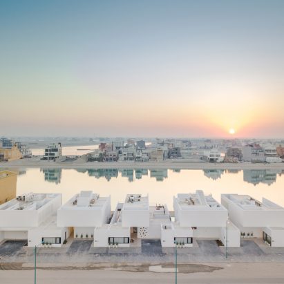 Associated Architects Partnership designs terrace of minimalist homes at Kuwait’s Khiran Resort