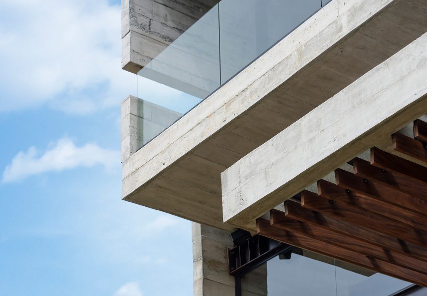Ayvalaan House by Paz Arquitectura