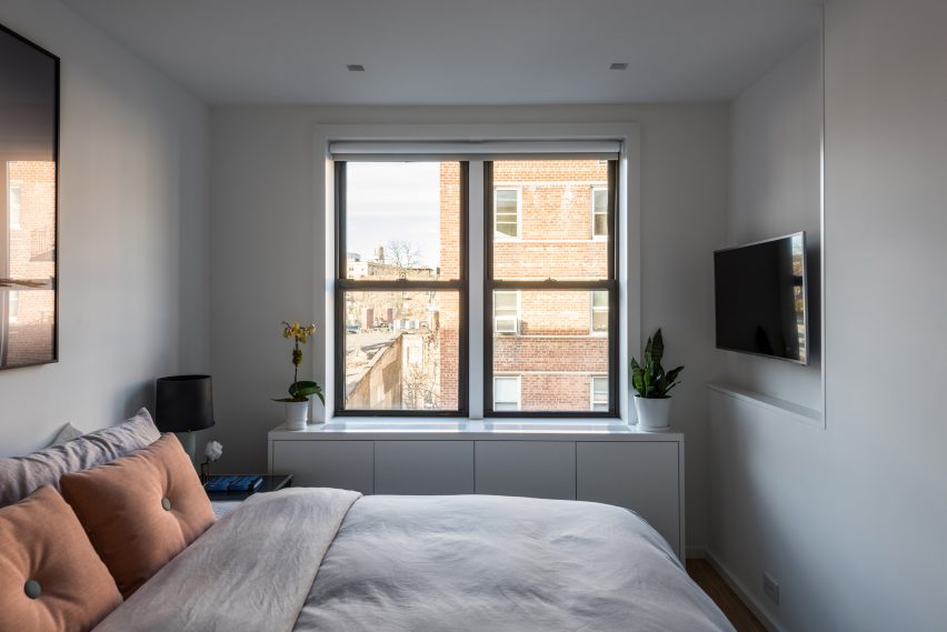 Bank Street Apartment by MKCA