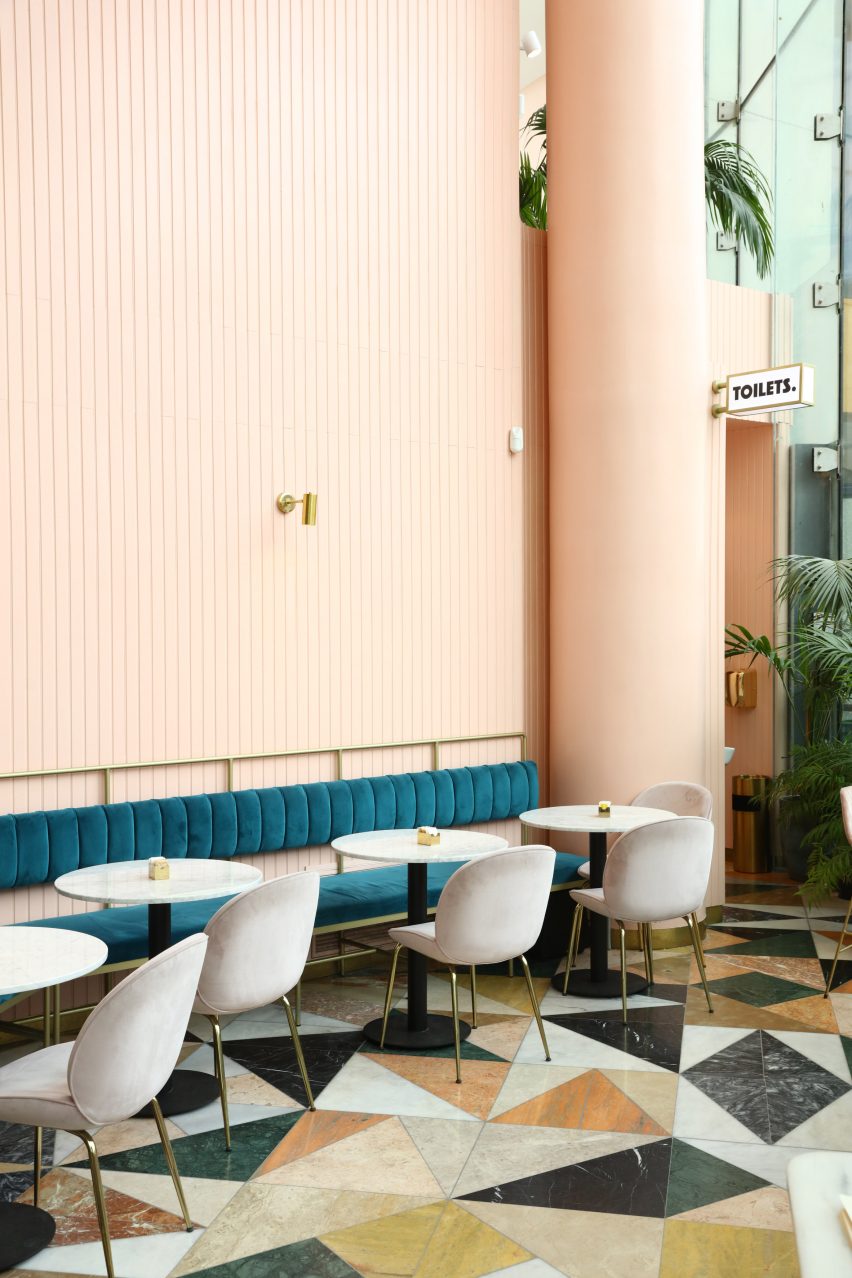 Cafeteria by Meir Guri