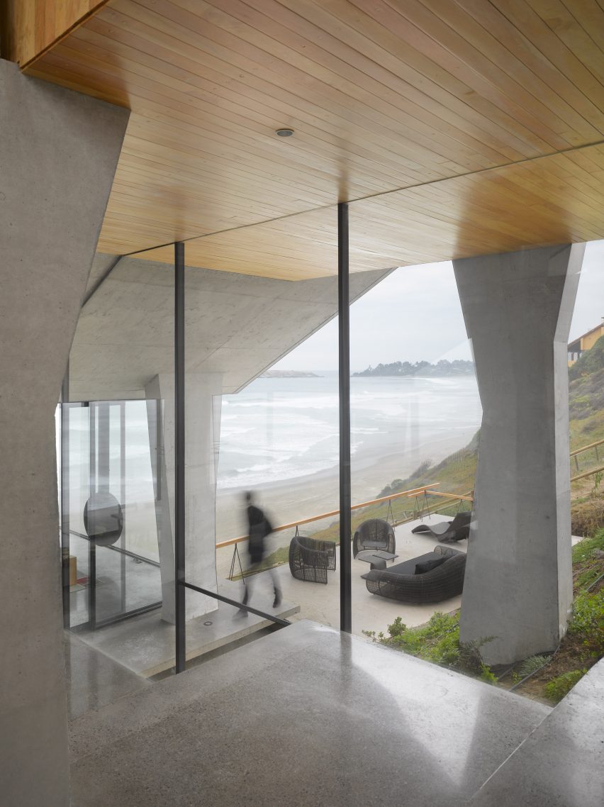 Casa Ghat by Max Nunez Arquitectos