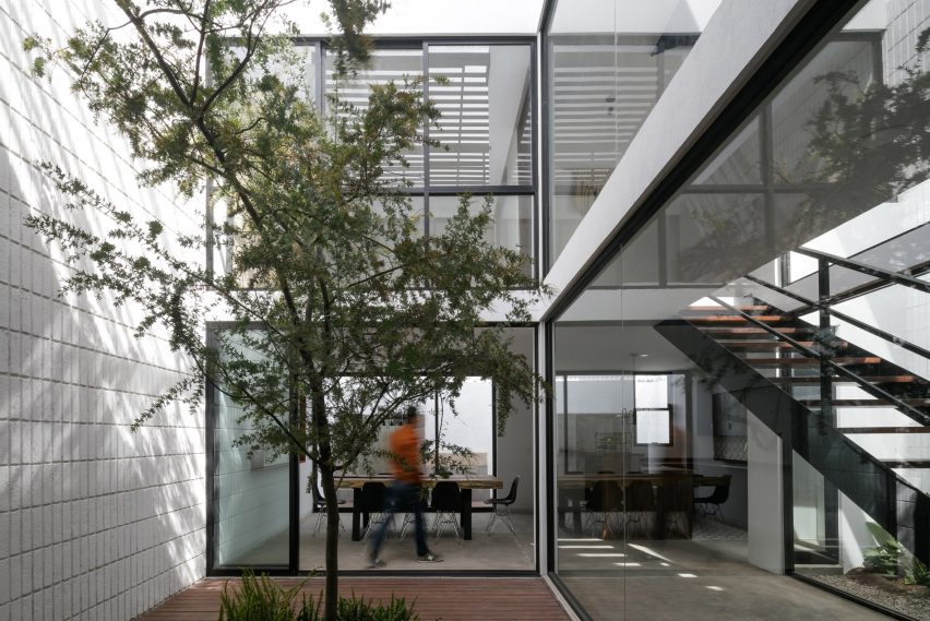 Casa Once by Espacio 18 Arquitectura and Cueto
