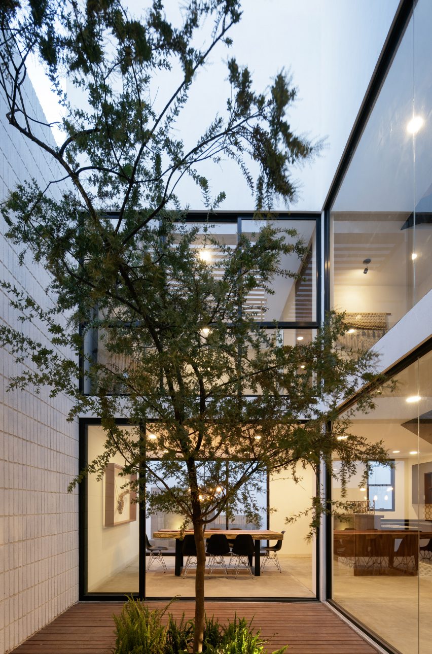 Casa Once by Espacio 18 Arquitectura and Cueto