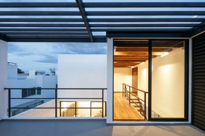 Casa Once by Espacio 18 Arquitectura and Cueto
