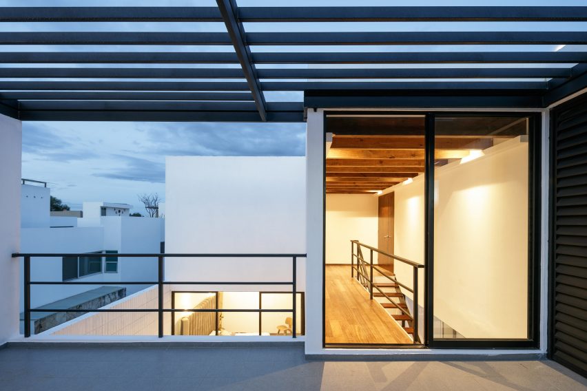 Casa Once by Espacio 18 Arquitectura and Cueto