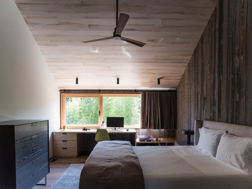 House in Amagansett by Maziar Behrooz Architecture