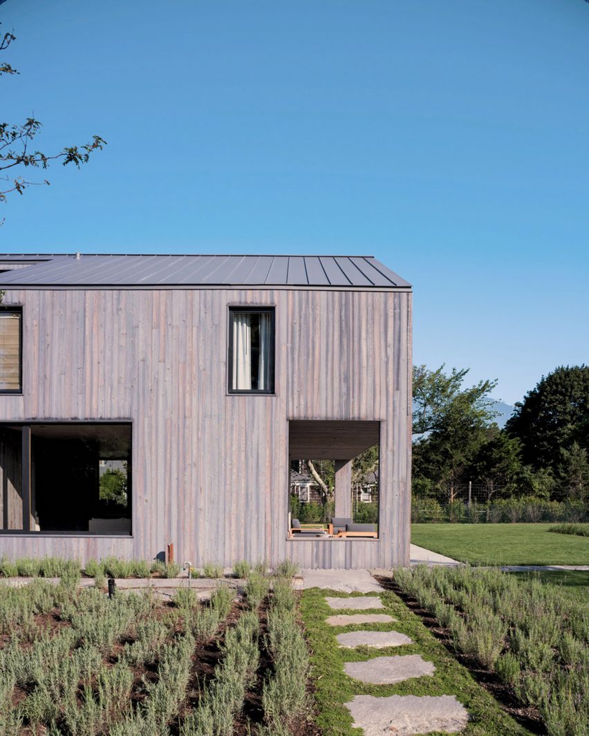 House in Amagansett by Maziar Behrooz Architecture