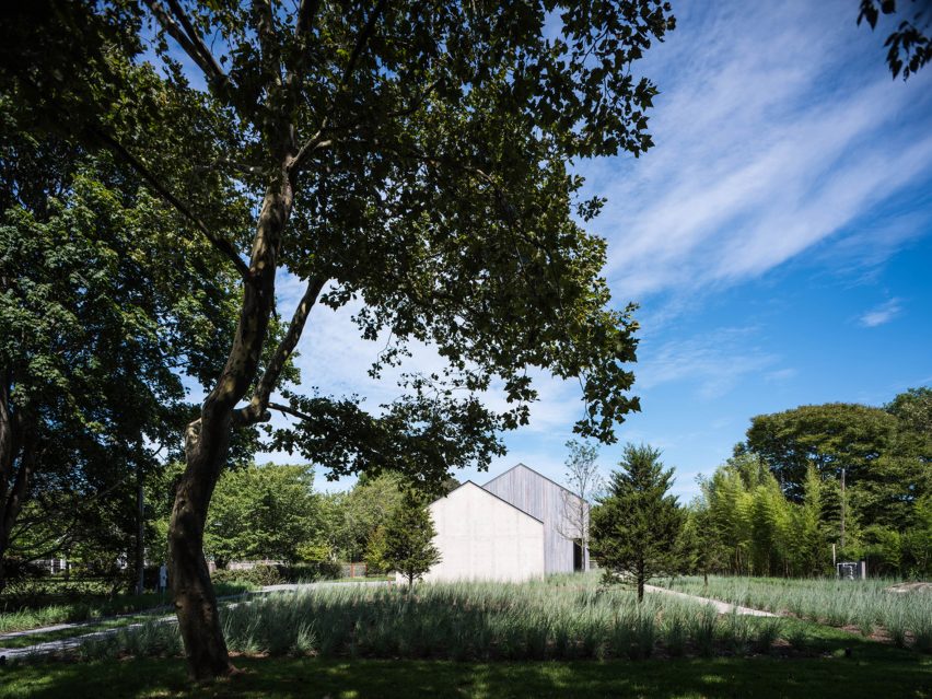 House in Amagansett by Maziar Behrooz Architecture