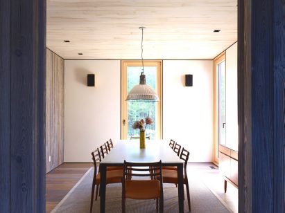 House in Amagansett by Maziar Behrooz Architecture