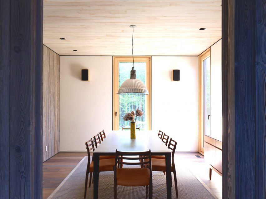 House in Amagansett by Maziar Behrooz Architecture
