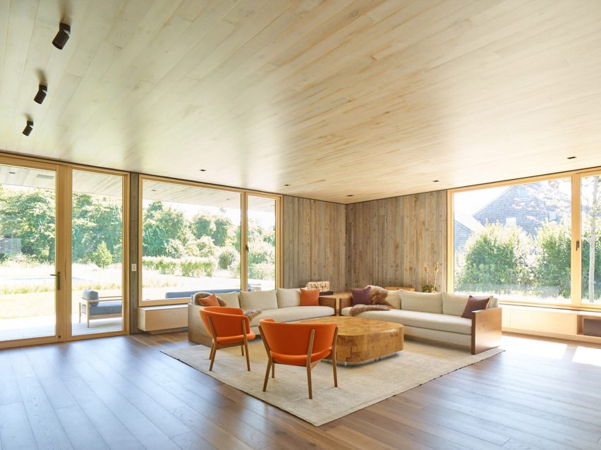 House in Amagansett by Maziar Behrooz Architecture