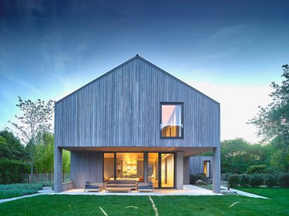 House in Amagansett by Maziar Behrooz Architecture