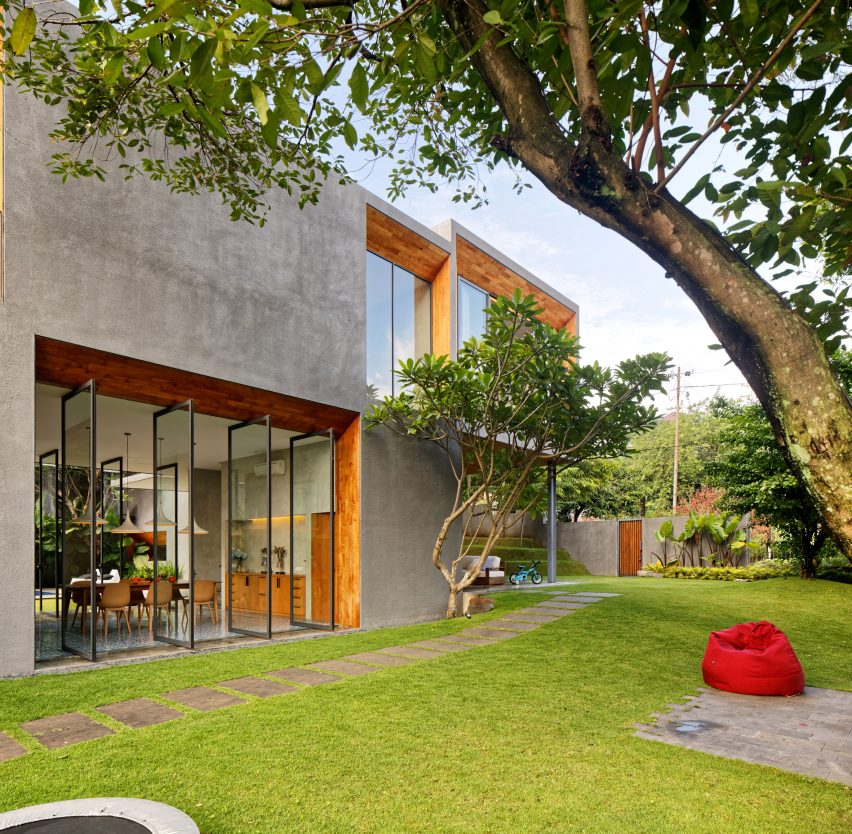 House of Inside and Outside by Tamara Wibowo Architects