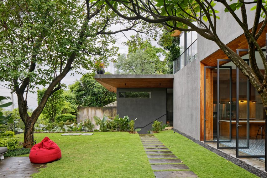 House of Inside and Outside by Tamara Wibowo Architects